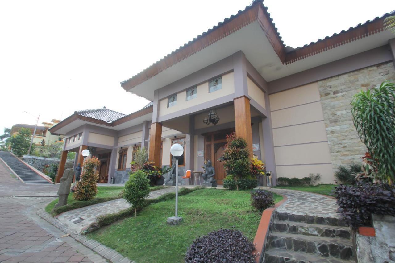 Ciptaningati Hotel Batu  Zewnętrze zdjęcie
